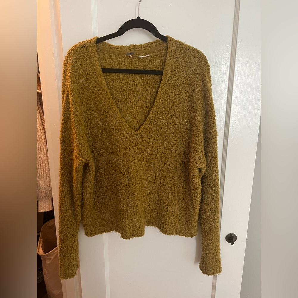Free people sweater M